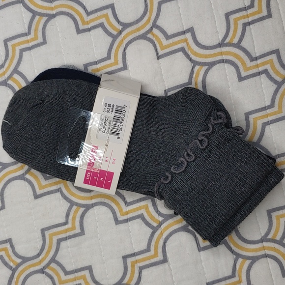 🎉 $5 CLEAR OUT: Kids Socks - 1 Pair, 1 Mismatched - Picture 2 of 3